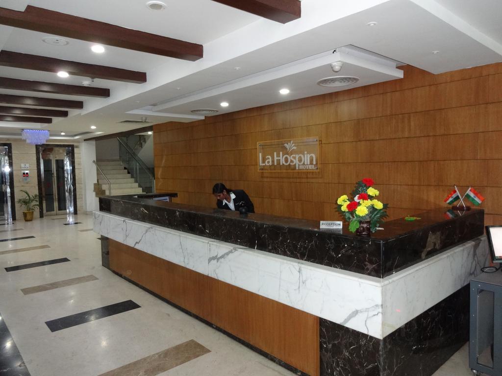 La Hospin Hotel Rājahmundry Zimmer foto