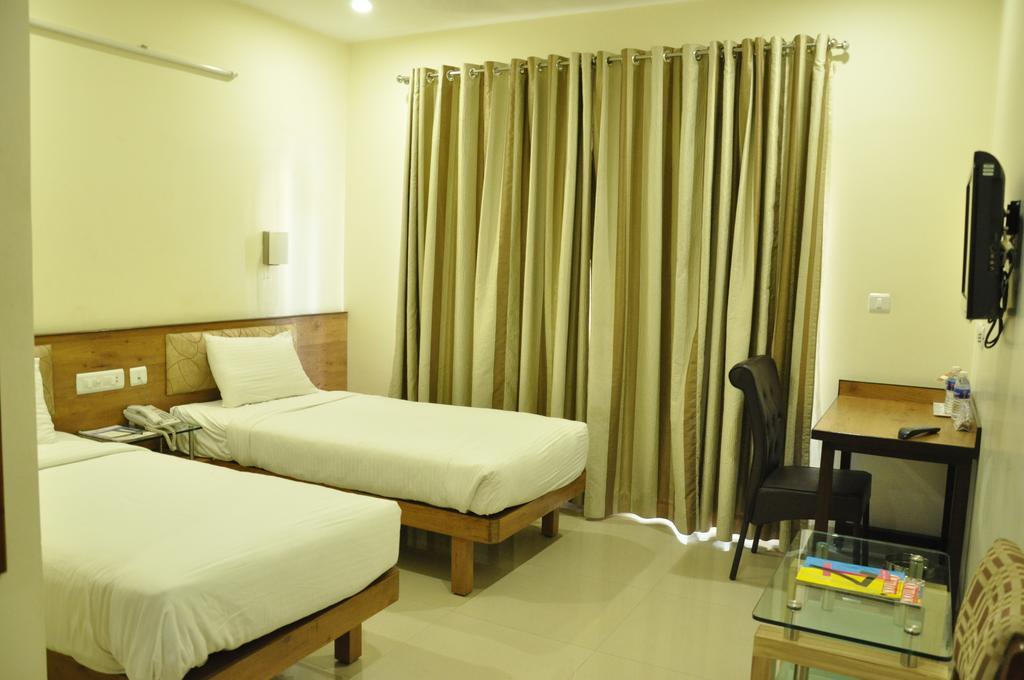 La Hospin Hotel Rājahmundry Zimmer foto