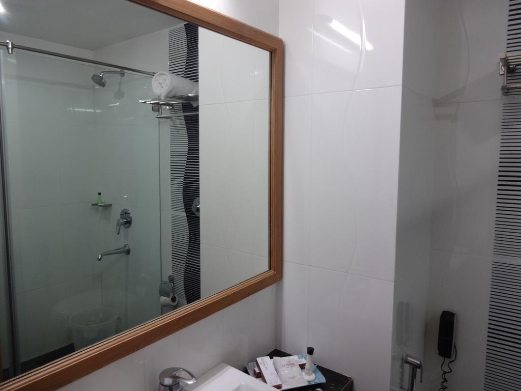 La Hospin Hotel Rājahmundry Zimmer foto