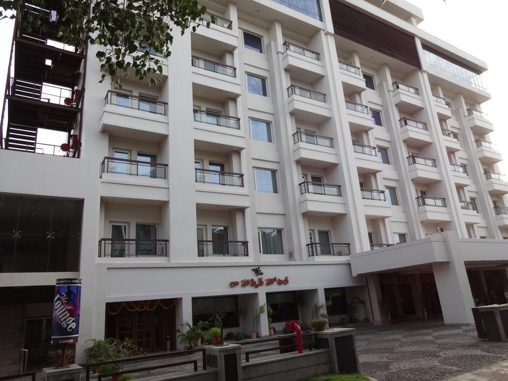 La Hospin Hotel Rājahmundry Zimmer foto