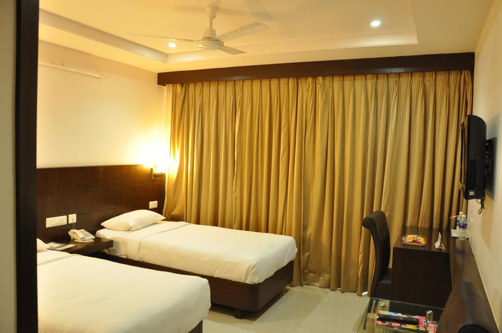 La Hospin Hotel Rājahmundry Zimmer foto